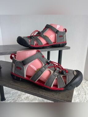 NIB Keen Seacamp II CNX Sandals Size 6 Big boy